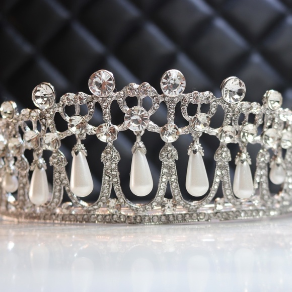 Princess Diana Teardrop Pearl & Crystal Tiara main image 4
